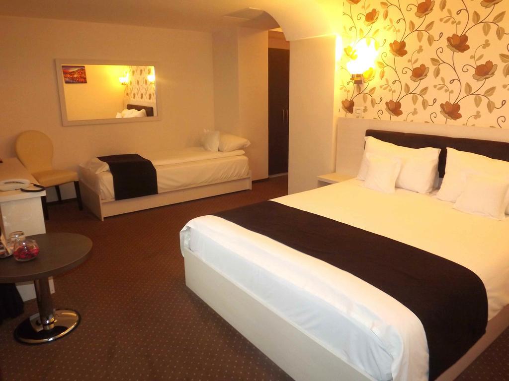 West Plaza Residence Bukarest Zimmer foto